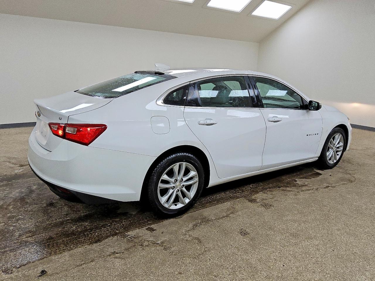 2017 CHEVROLET MALIBU LT photo 3