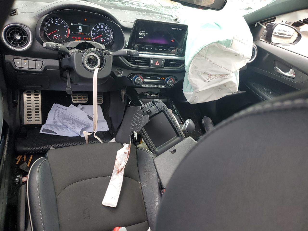 2023 KIA FORTE GT LINE photo 8