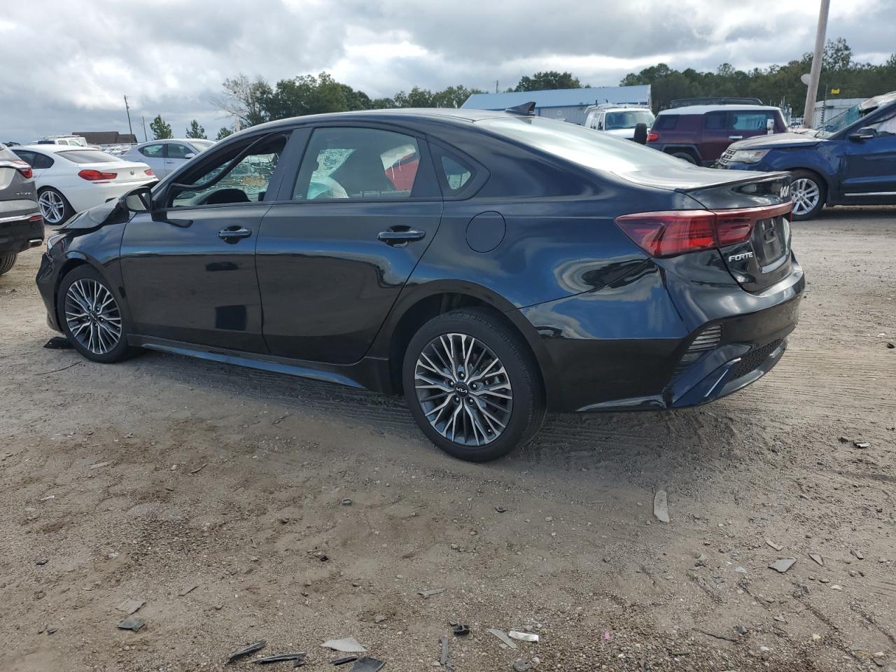 2023 KIA FORTE GT LINE photo 2