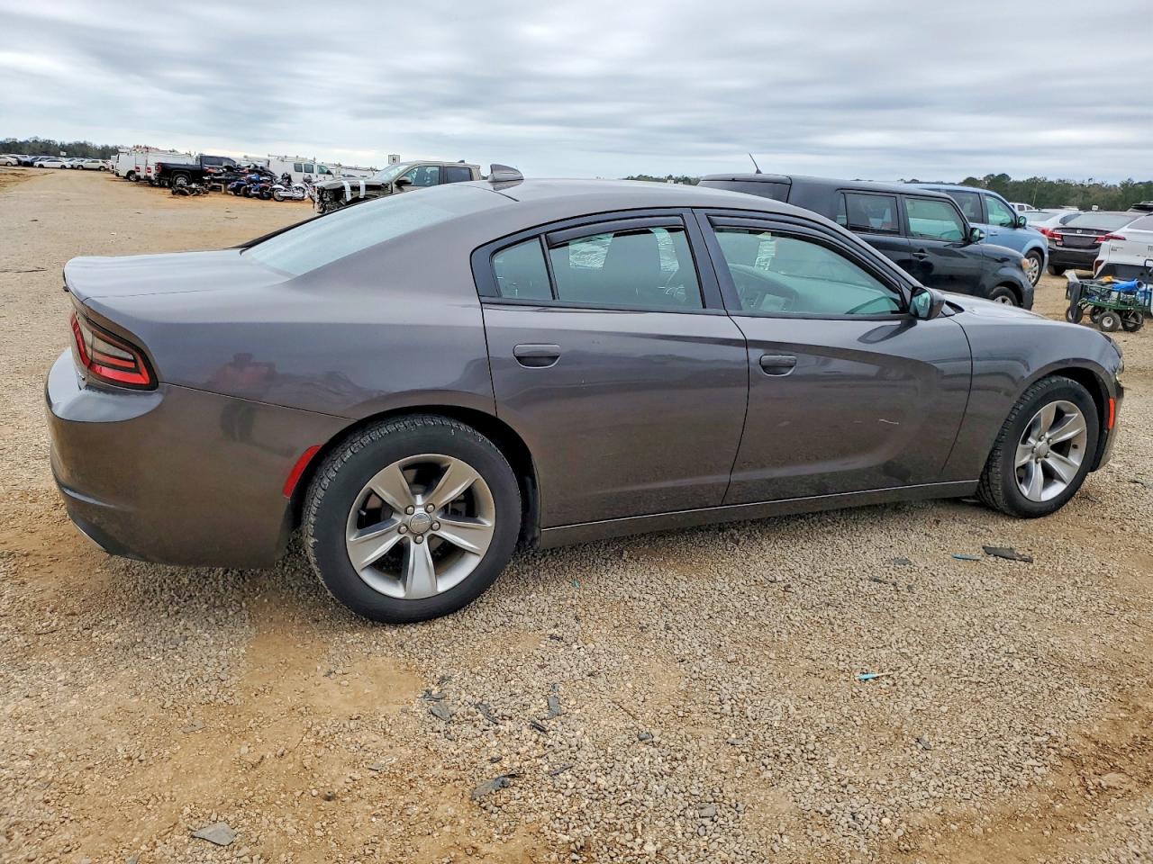 2016 DODGE CHARGER SXT photo 3