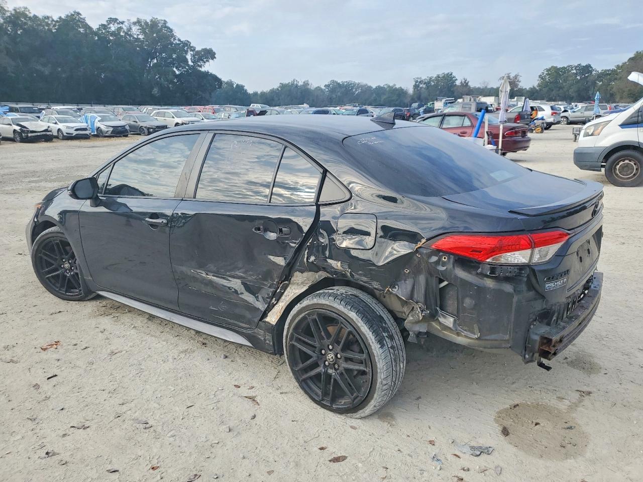 2020 TOYOTA COROLLA SE photo 2