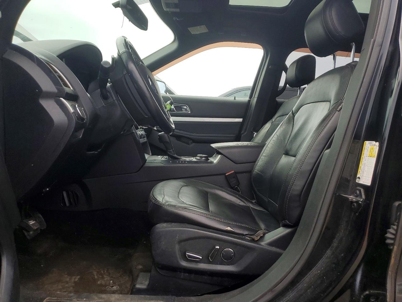 2017 FORD EXPLORER XLT photo 7