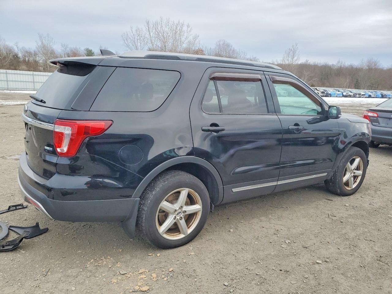 2017 FORD EXPLORER XLT photo 3