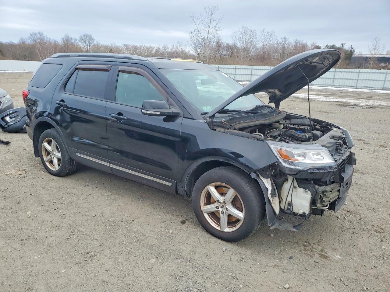 2017 FORD EXPLORER XLT photo 4