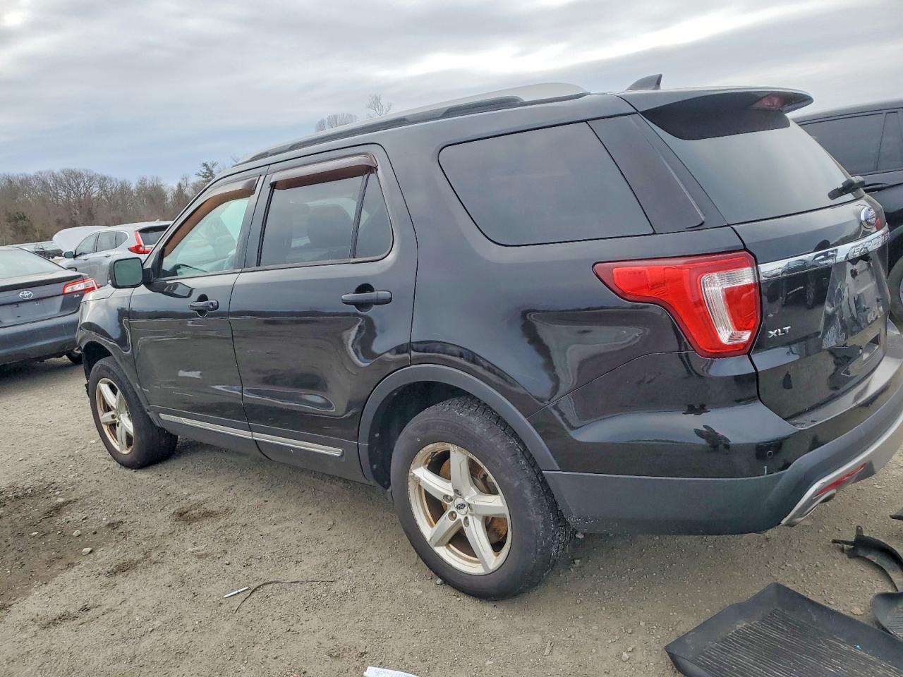 2017 FORD EXPLORER XLT photo 2