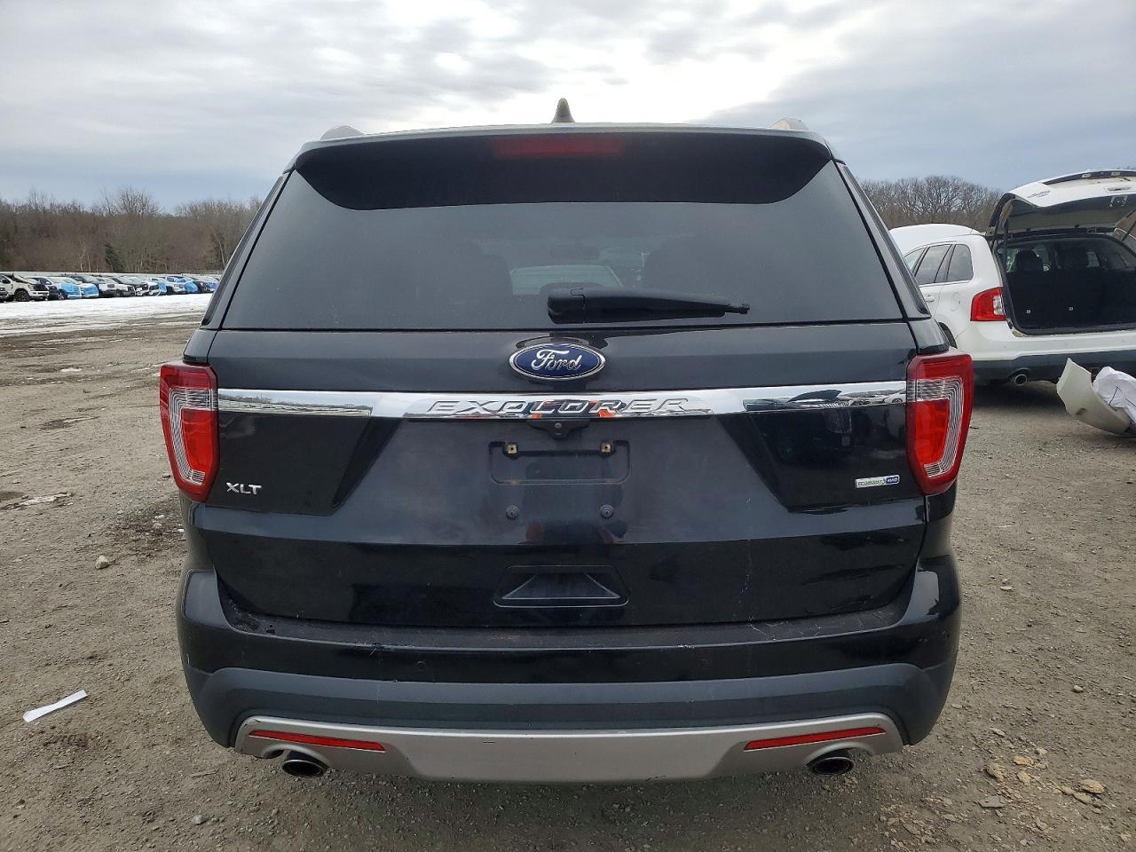 2017 FORD EXPLORER XLT photo 6