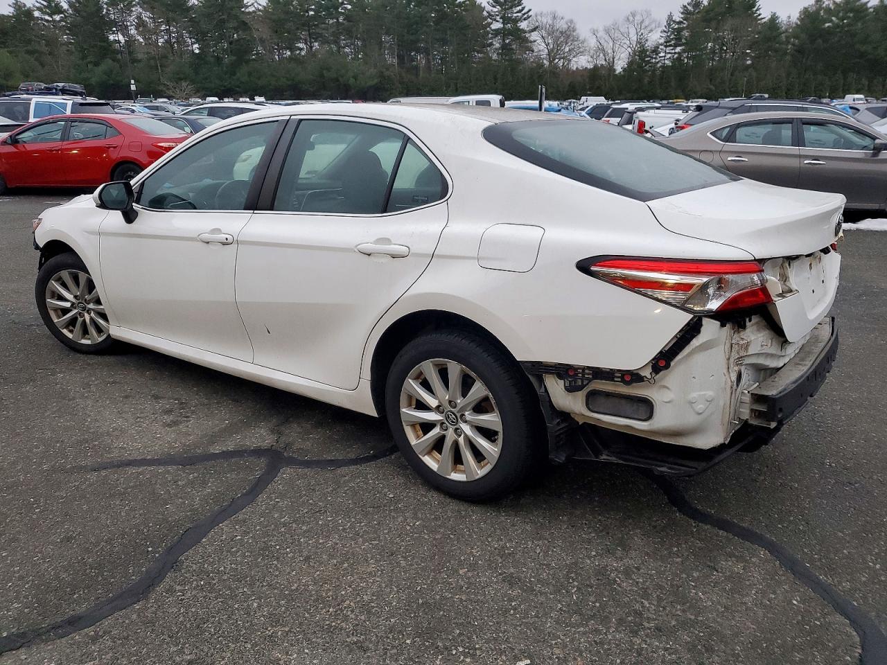 2018 TOYOTA CAMRY L photo 2