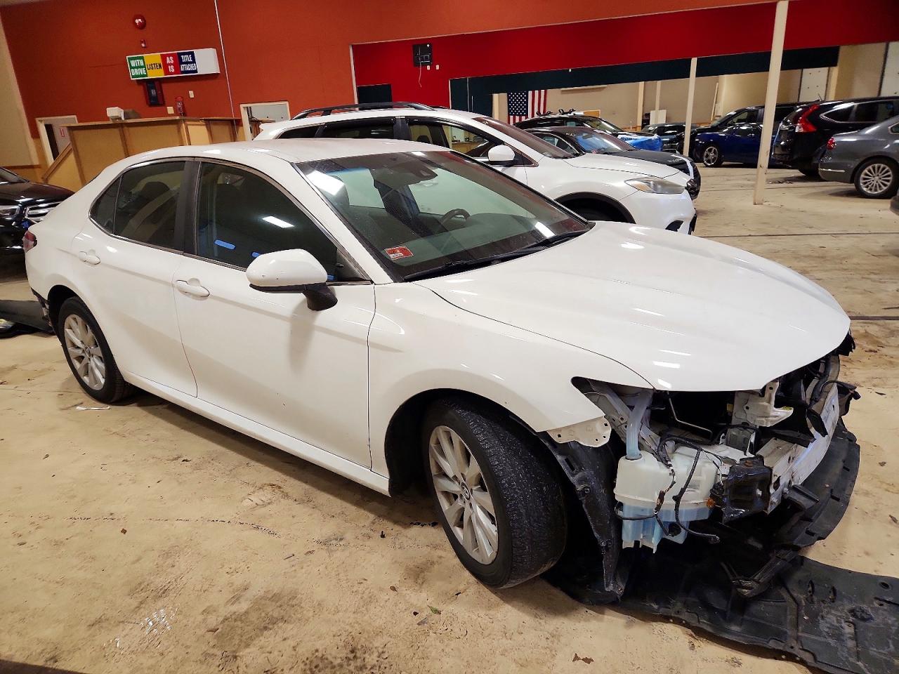 2018 TOYOTA CAMRY L photo 4