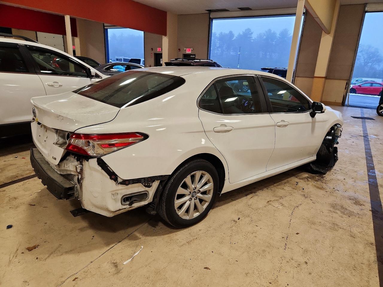 2018 TOYOTA CAMRY L photo 3