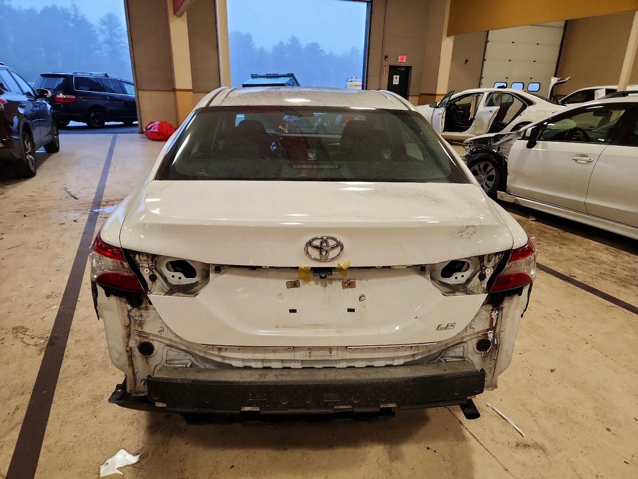 2018 TOYOTA CAMRY L photo 6