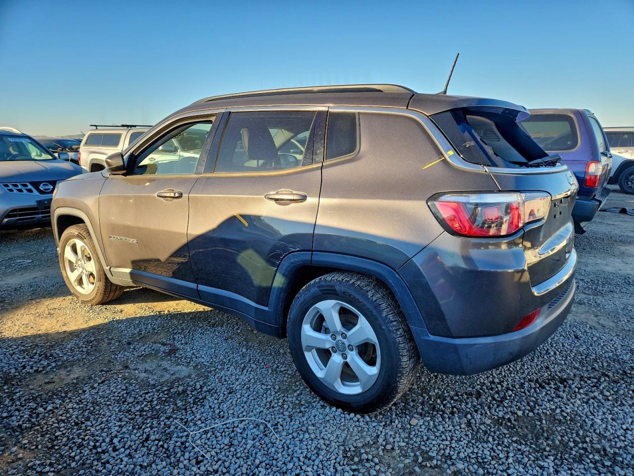 2019 JEEP COMPASS LATITUDE photo 2