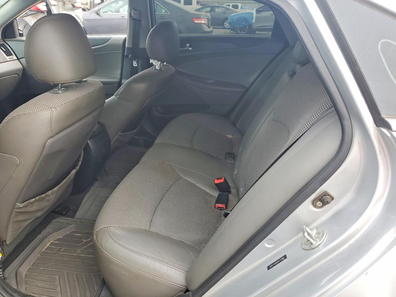 2011 HYUNDAI SONATA SE photo 10