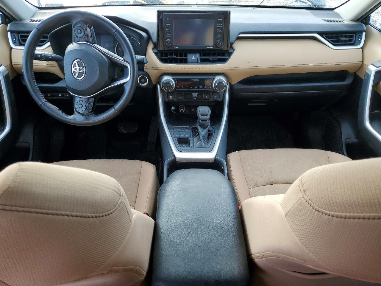2021 TOYOTA RAV4 XLE photo 8