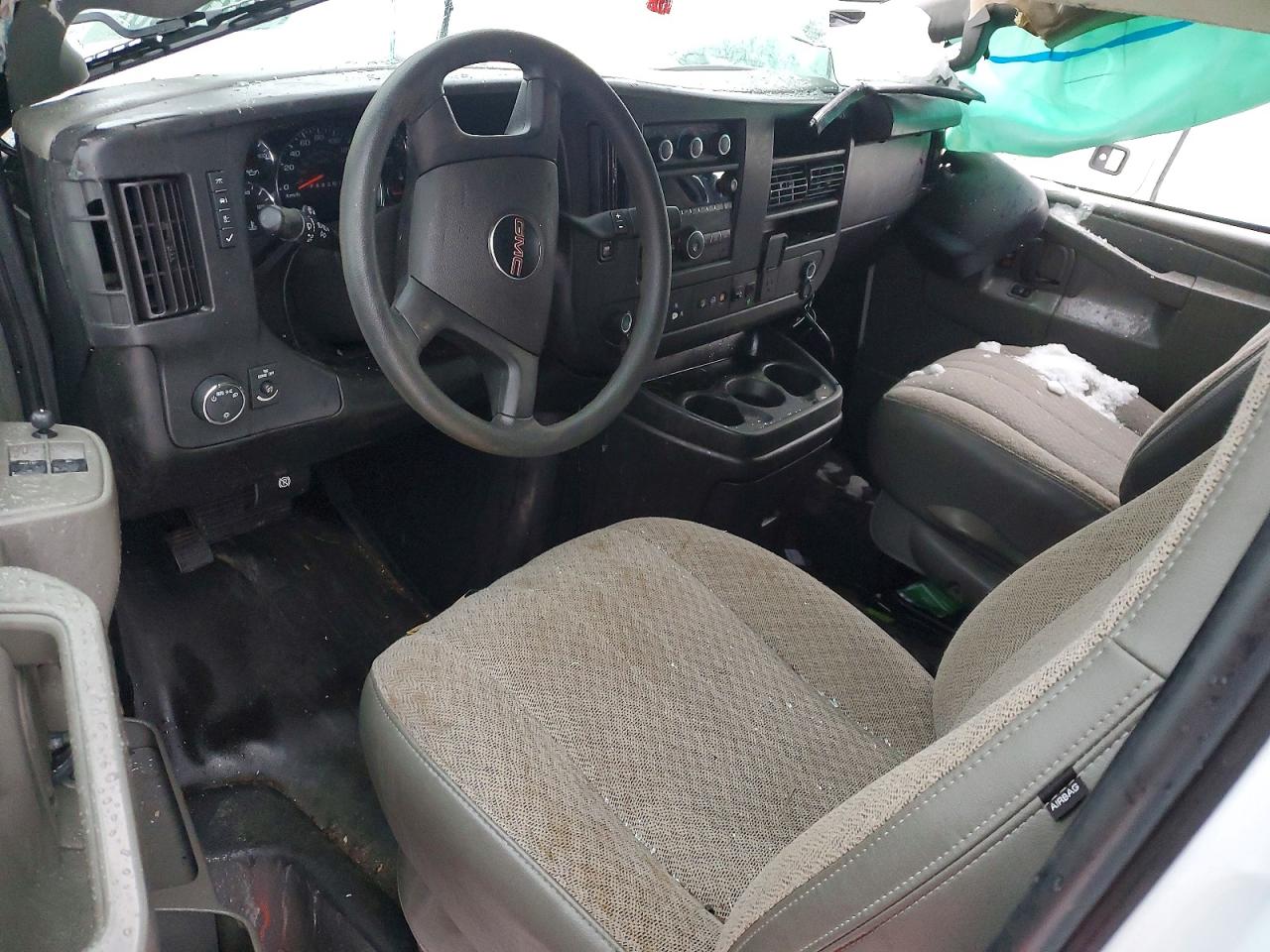 2024 GMC SAVANA G2500 photo 8