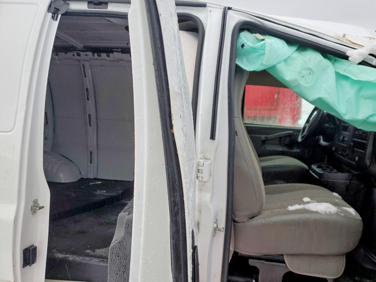 2024 GMC SAVANA G2500 photo 11