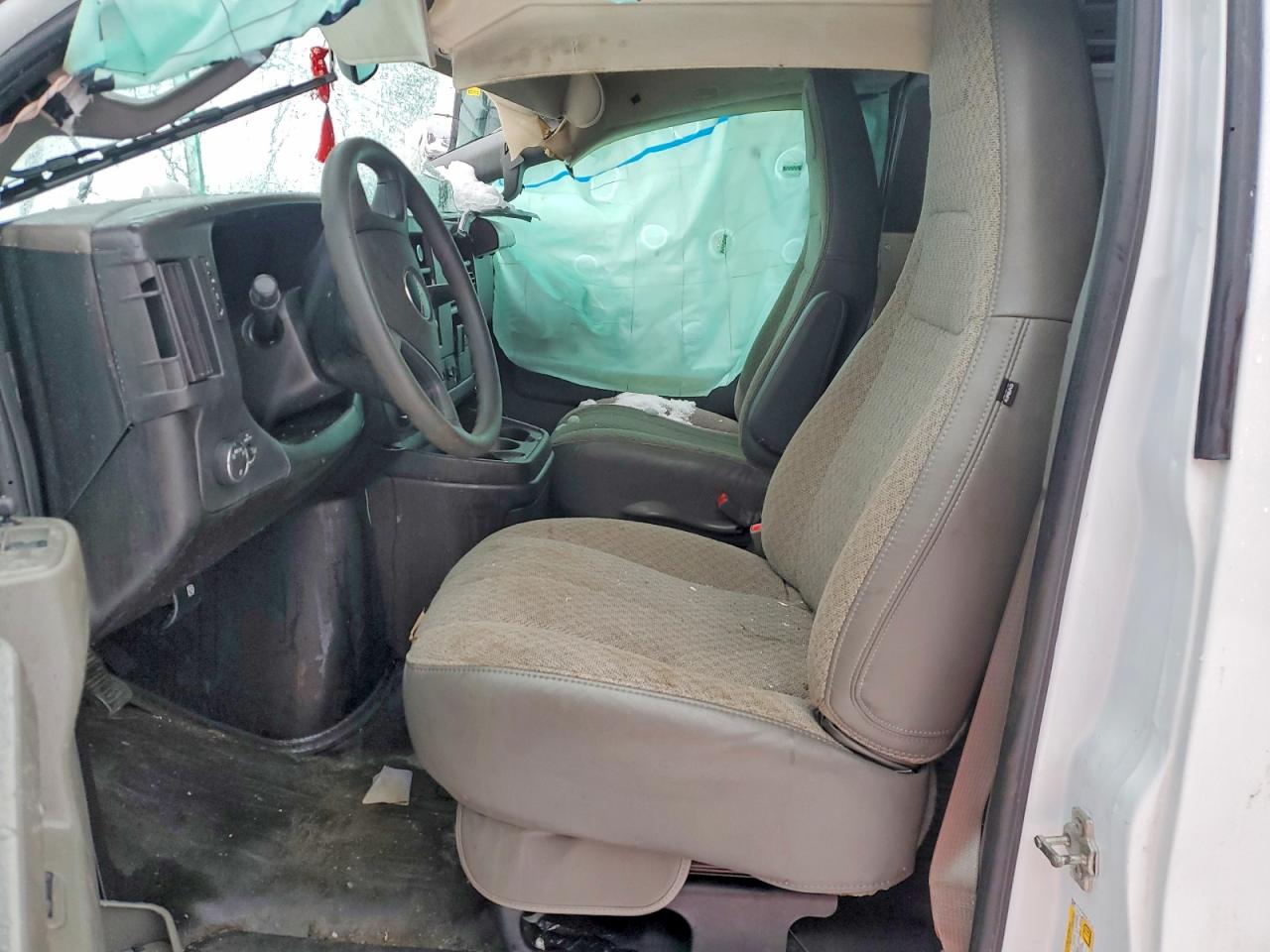 2024 GMC SAVANA G2500 photo 7