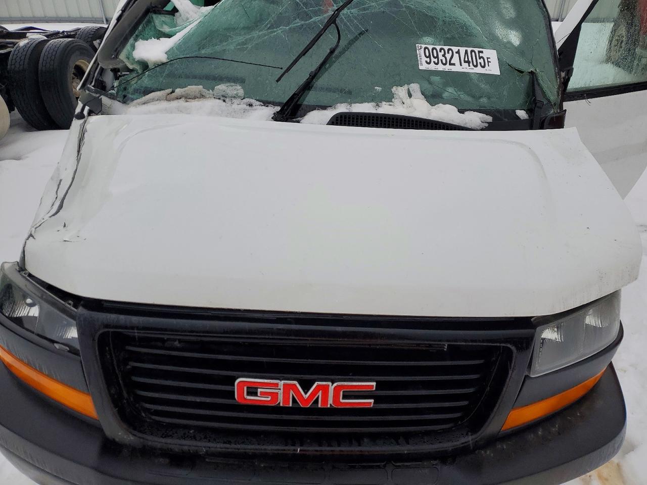 2024 GMC SAVANA G2500 photo 12