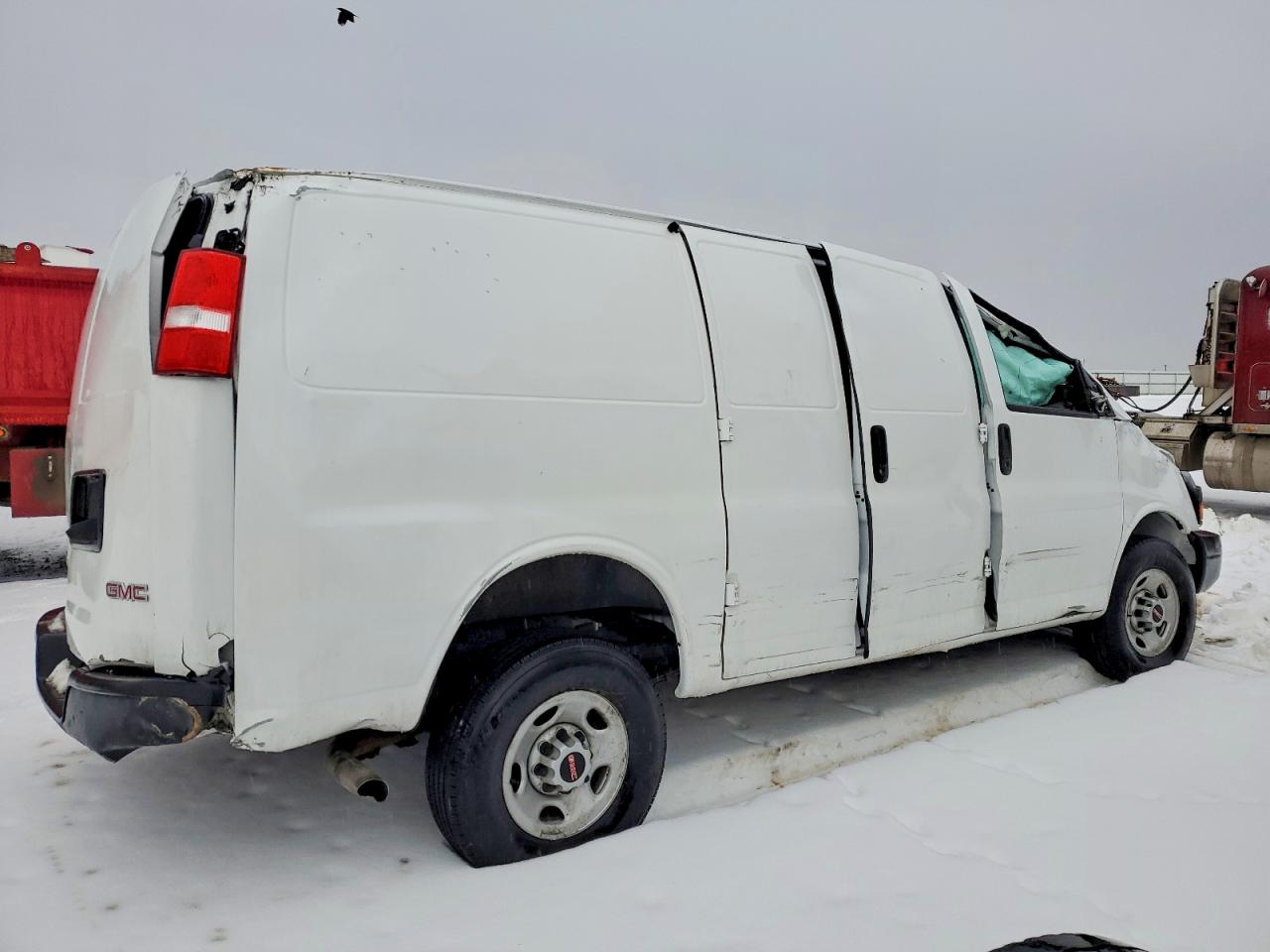 2024 GMC SAVANA G2500 photo 3