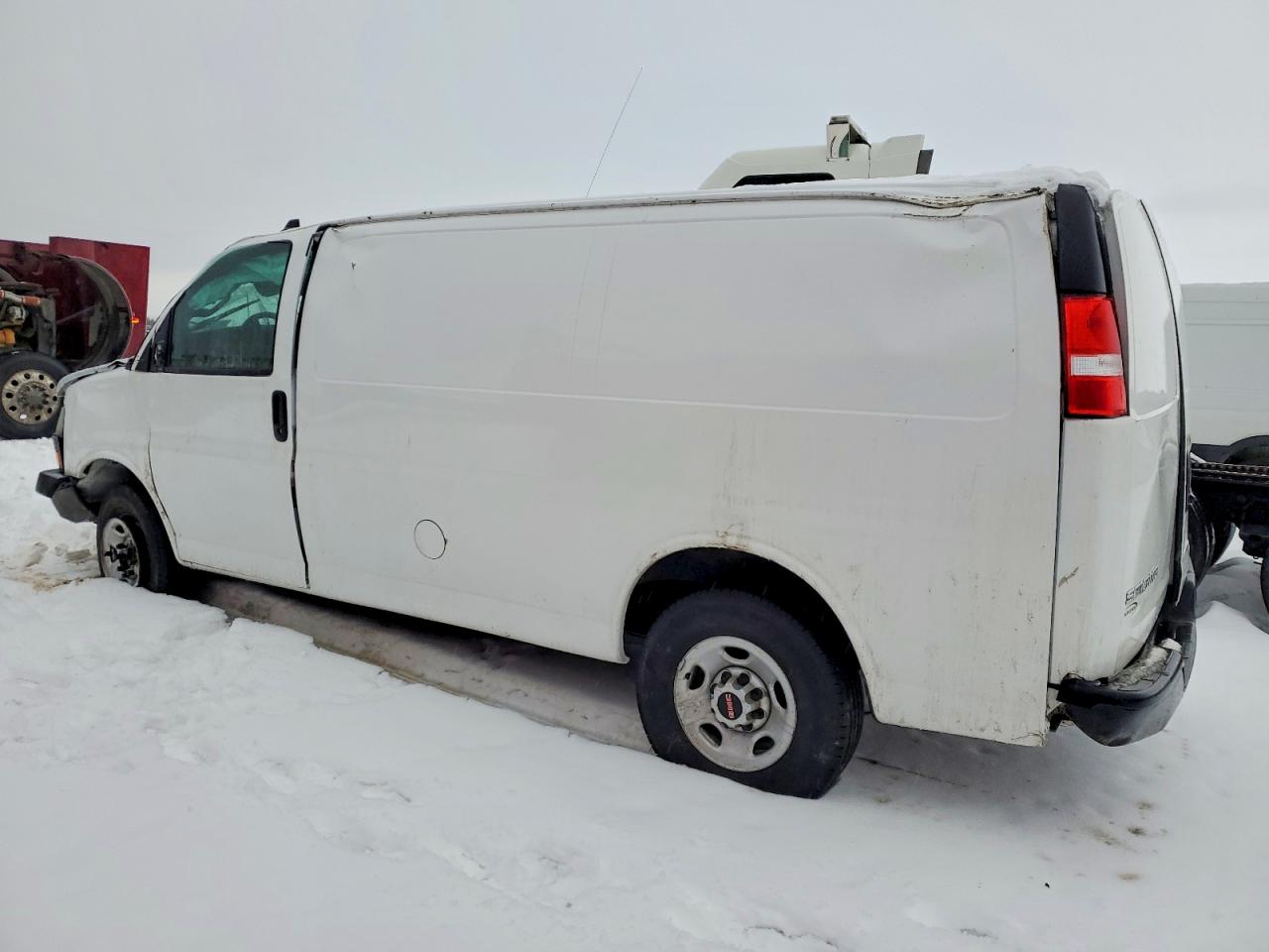 2024 GMC SAVANA G2500 photo 2