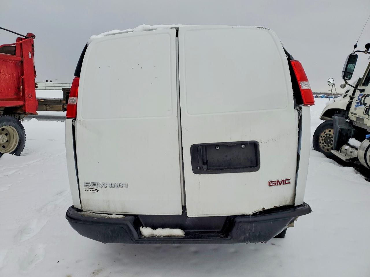 2024 GMC SAVANA G2500 photo 6