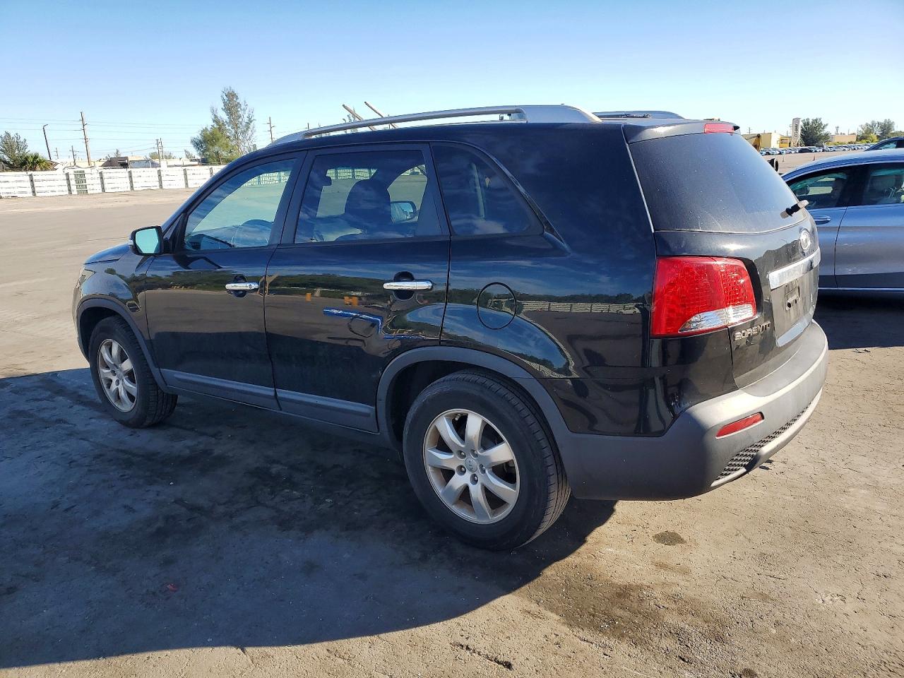 2012 KIA SORENTO BASE photo 2