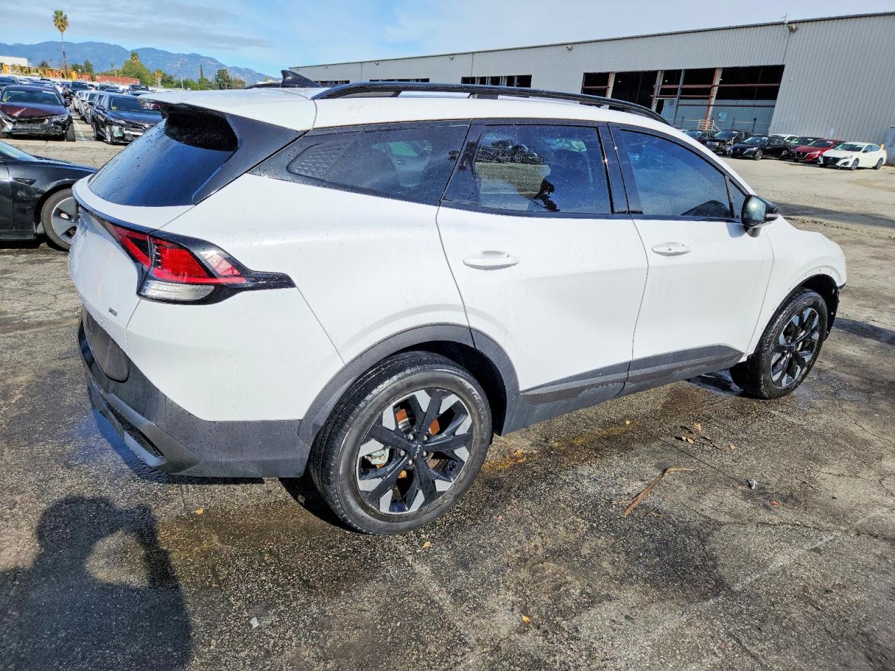 2023 KIA SPORTAGE X LINE photo 3