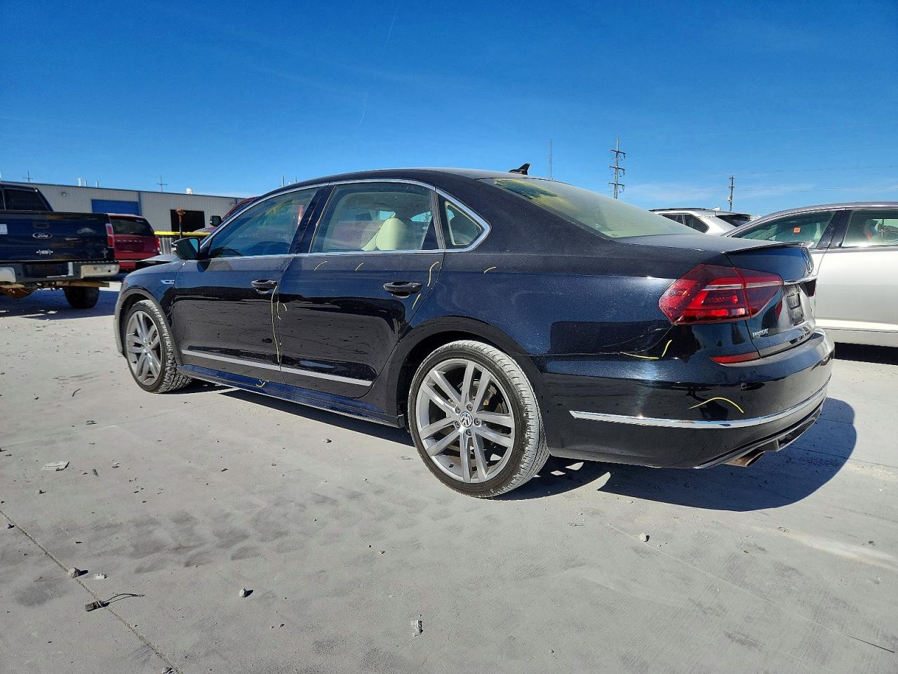 2017 VOLKSWAGEN PASSAT R-LINE photo 2