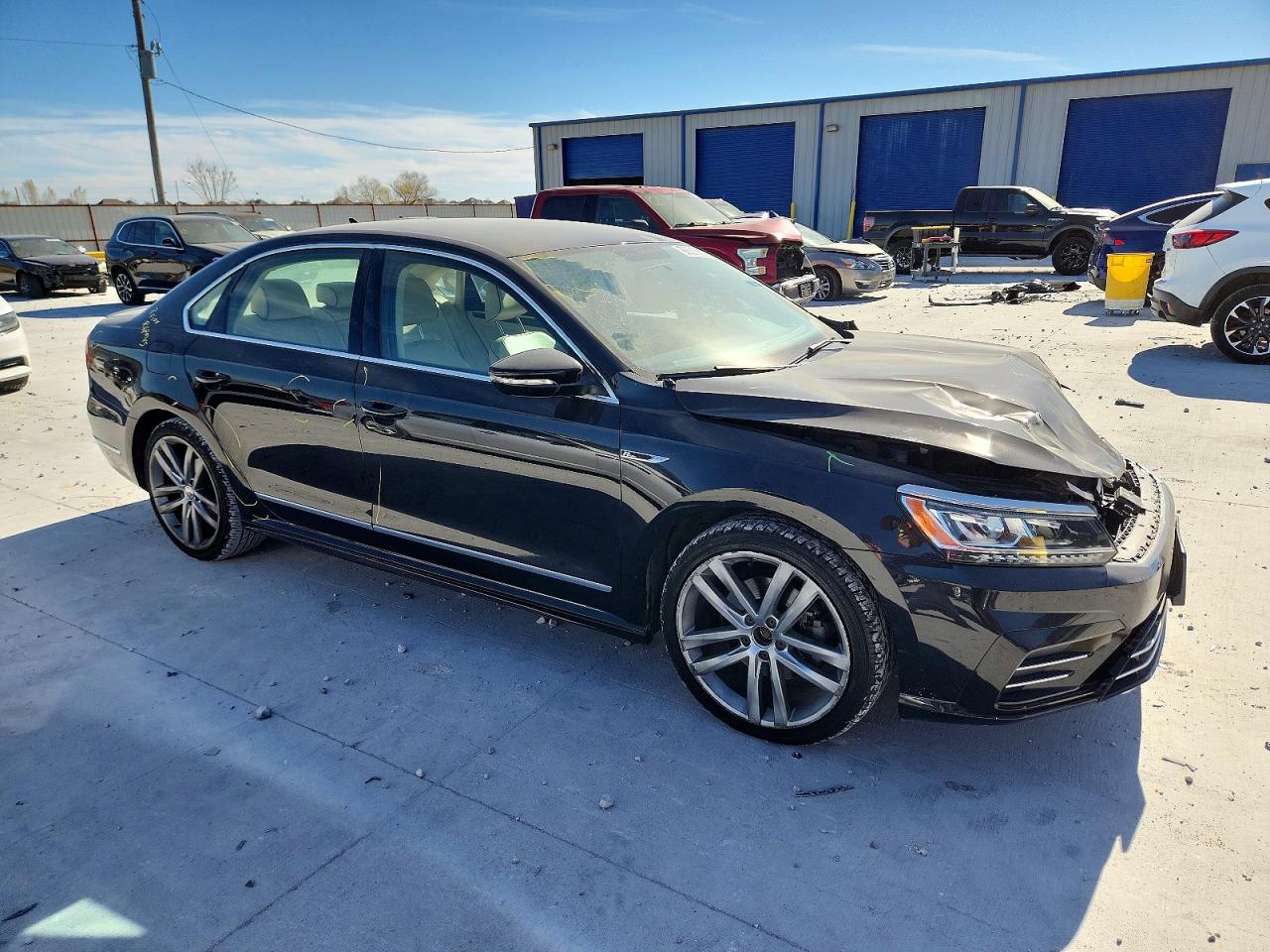 2017 VOLKSWAGEN PASSAT R-LINE photo 4