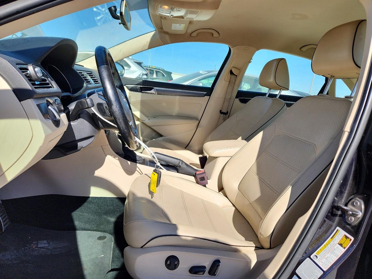 2017 VOLKSWAGEN PASSAT R-LINE photo 7