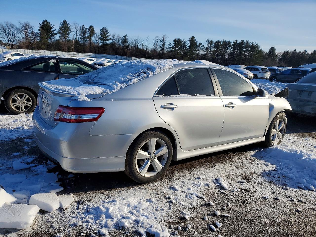 2010 TOYOTA CAMRY BASE photo 3