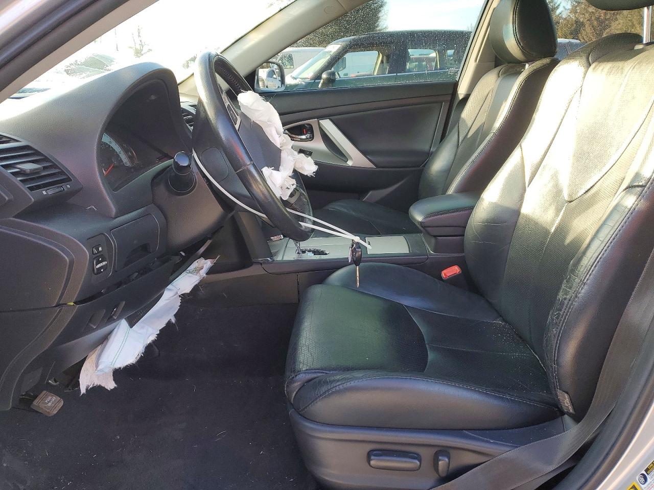 2010 TOYOTA CAMRY BASE photo 7