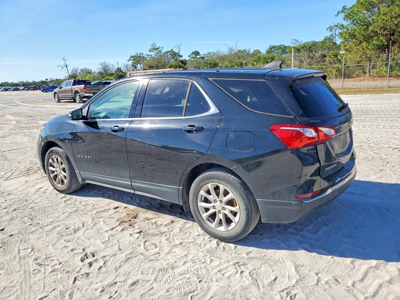 2018 CHEVROLET EQUINOX LT photo 2