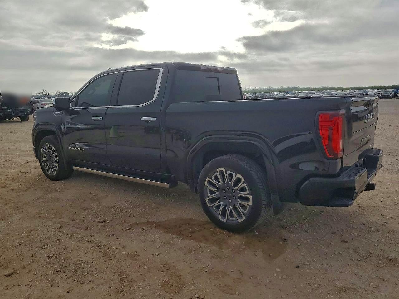 2025 GMC SIERRA K1500 DENALI ULTIMATE photo 2