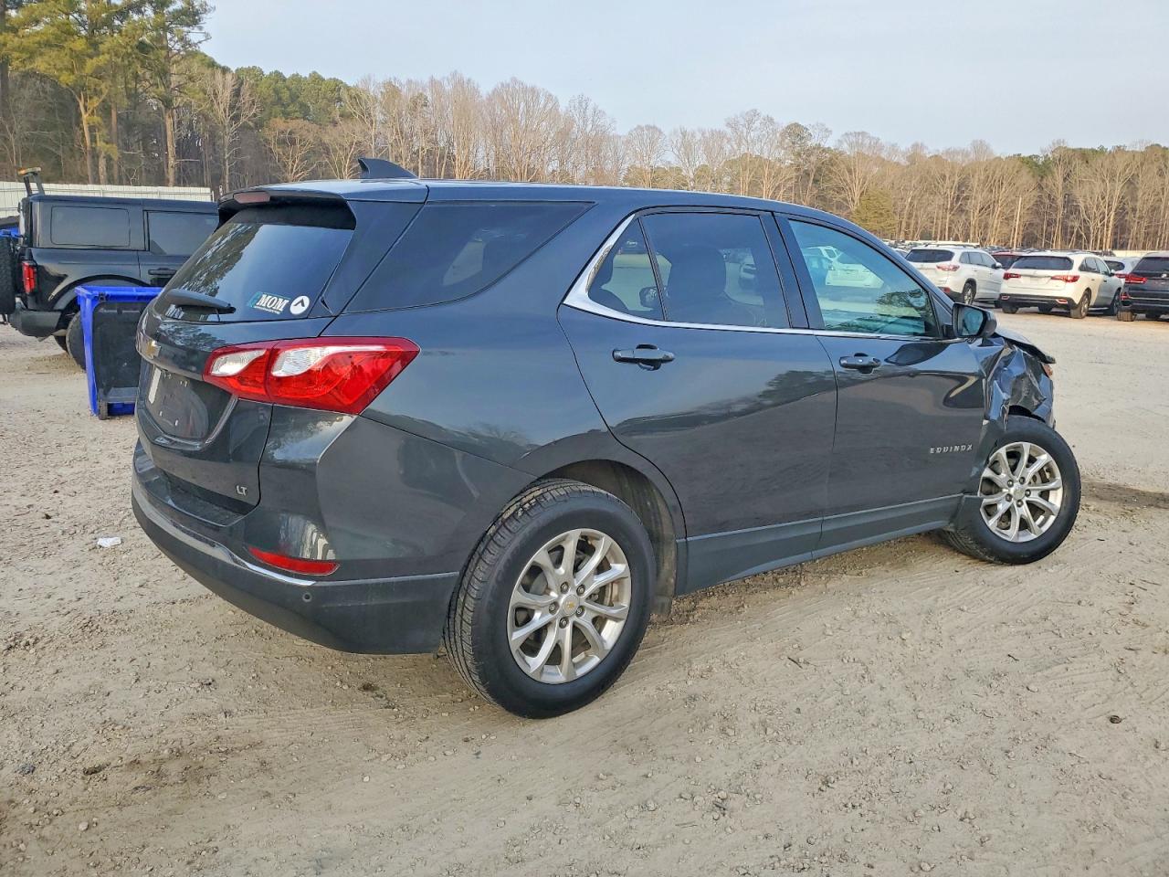 2020 CHEVROLET EQUINOX LT photo 3