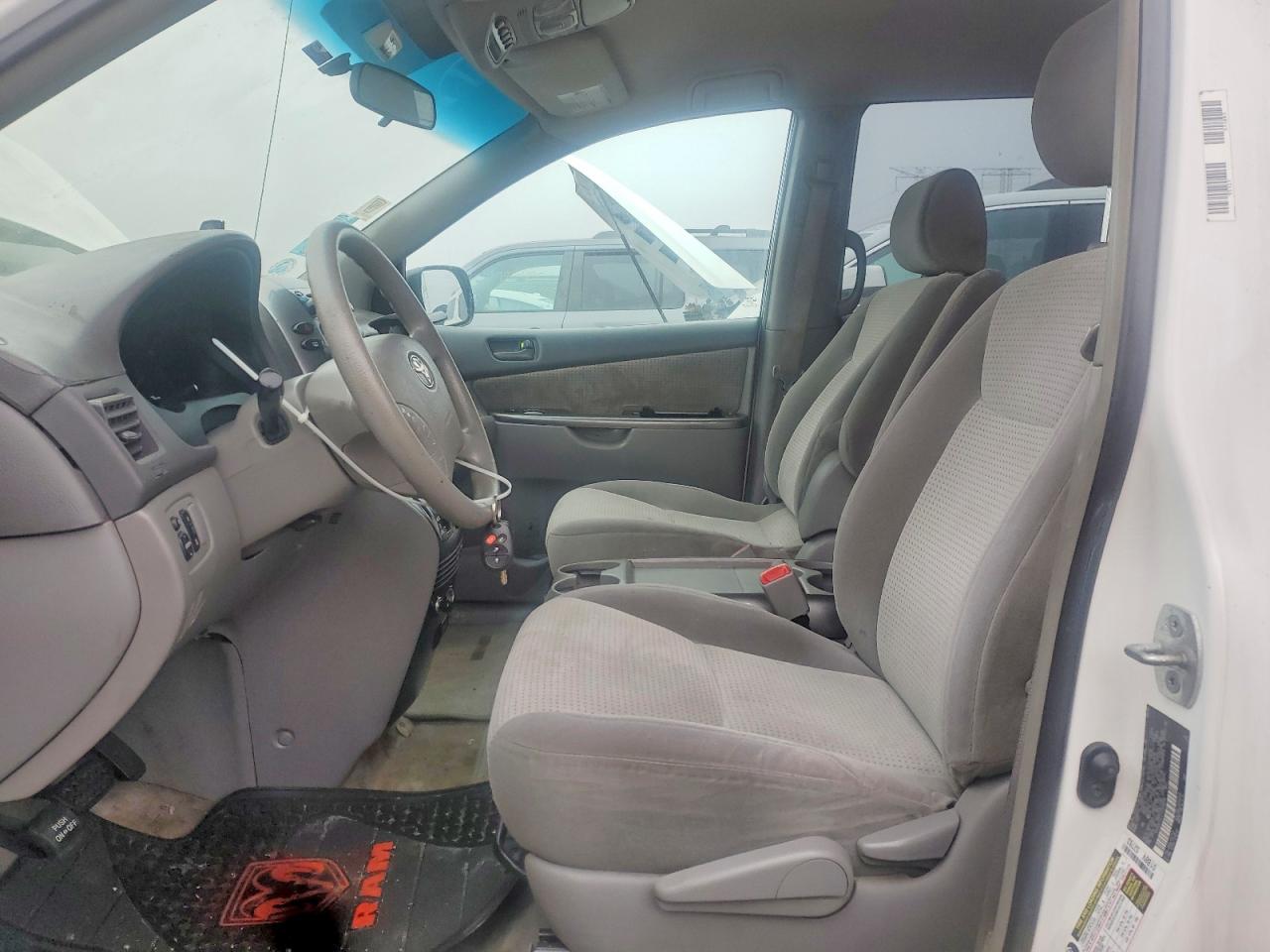 2007 TOYOTA SIENNA CE photo 7