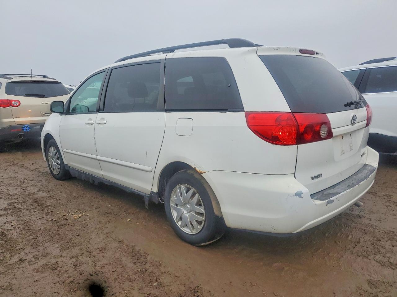2007 TOYOTA SIENNA CE photo 2