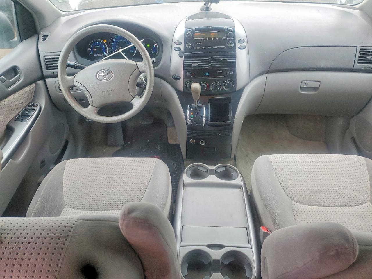 2007 TOYOTA SIENNA CE photo 8