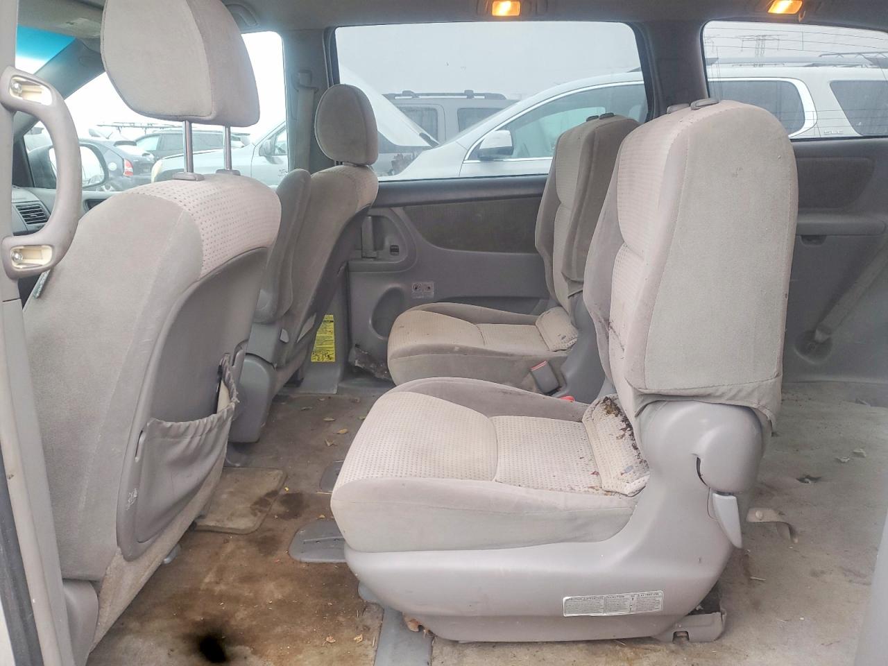 2007 TOYOTA SIENNA CE photo 10