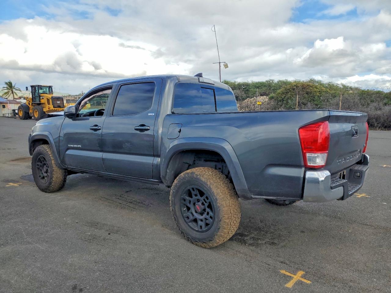 2017 TOYOTA TACOMA DOUBLE CAB photo 2