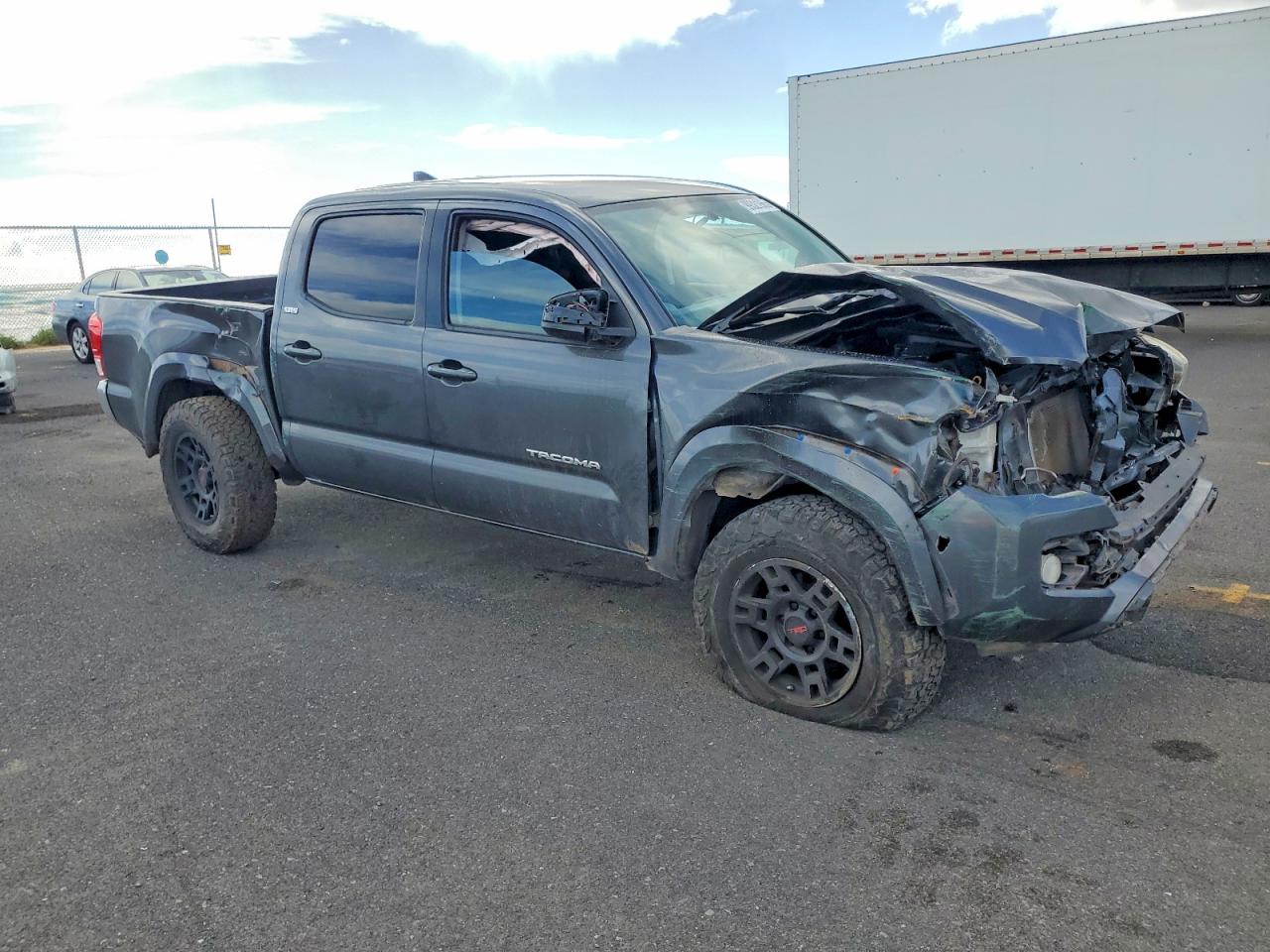 2017 TOYOTA TACOMA DOUBLE CAB photo 4