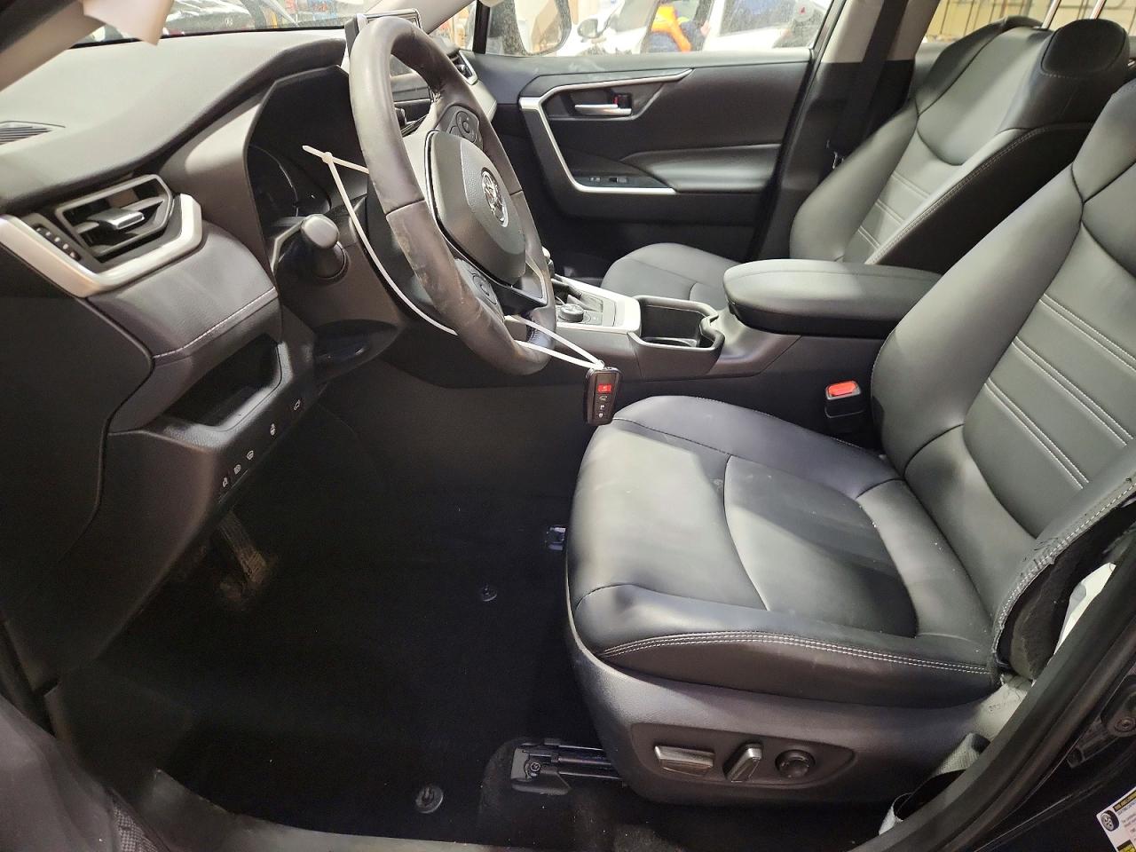2024 TOYOTA RAV4 XLE photo 13