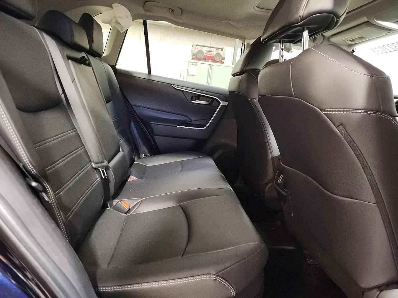2024 TOYOTA RAV4 XLE photo 21