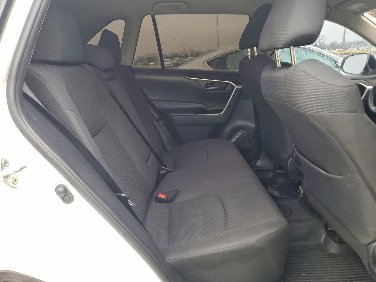 2019 TOYOTA RAV4 LE photo 18