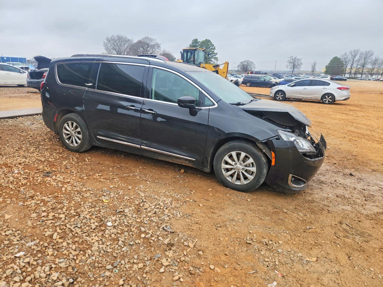 2019 CHRYSLER PACIFICA TOURING L photo 4