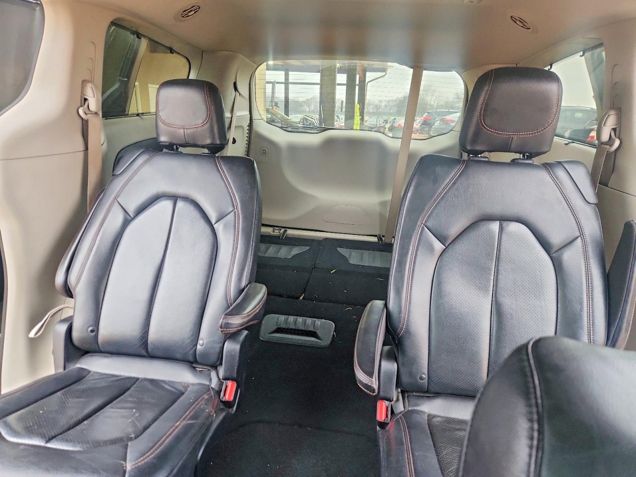 2019 CHRYSLER PACIFICA TOURING L photo 10