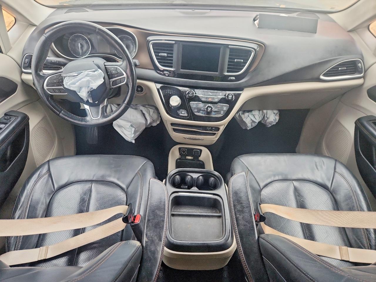 2019 CHRYSLER PACIFICA TOURING L photo 8