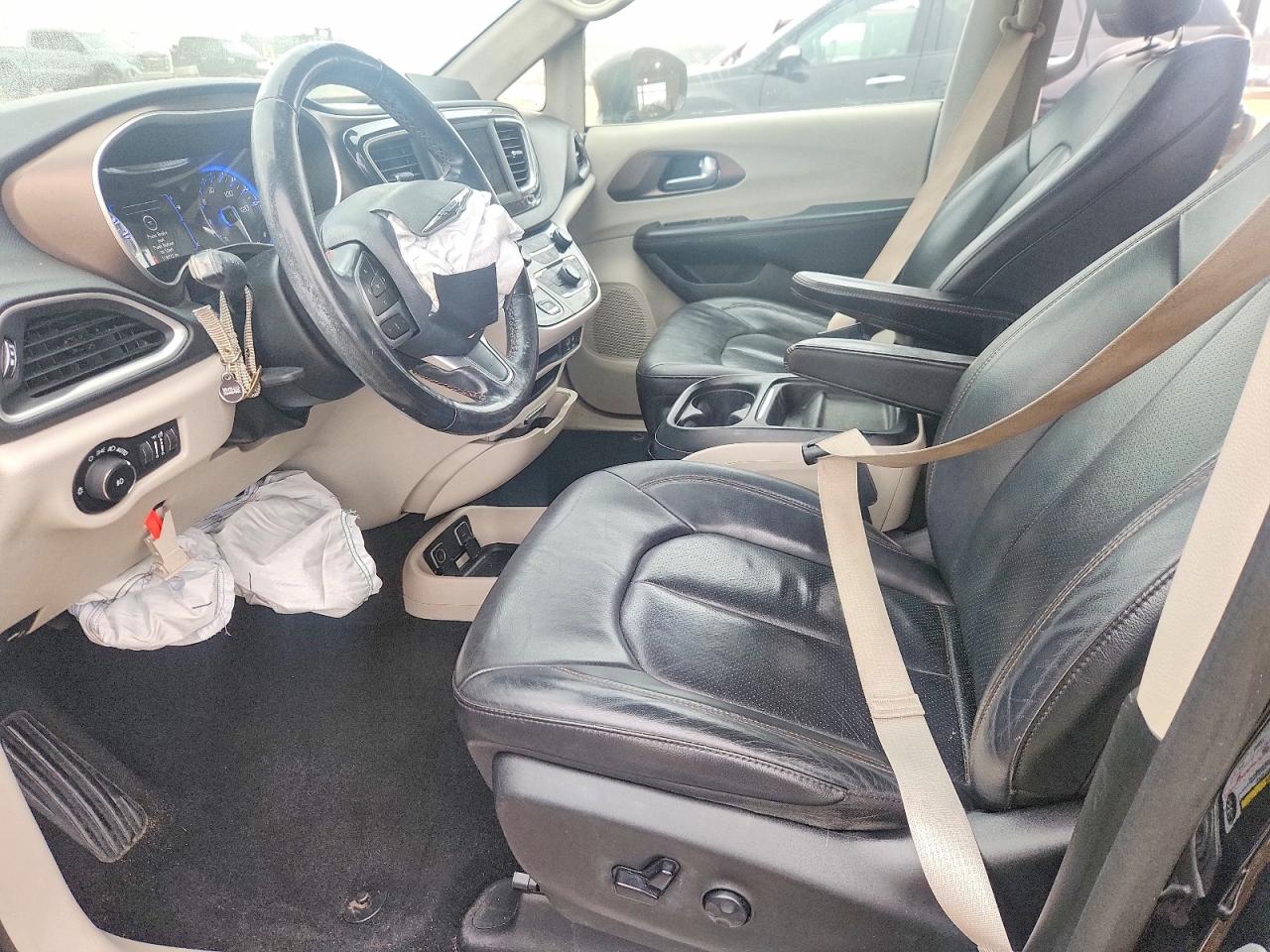 2019 CHRYSLER PACIFICA TOURING L photo 7