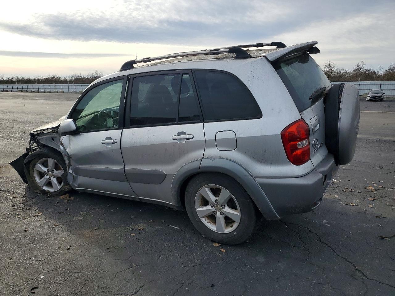 2004 TOYOTA RAV4 photo 2