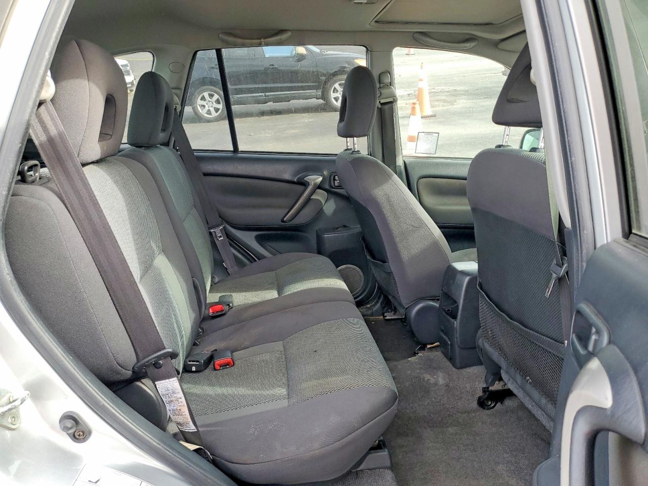 2004 TOYOTA RAV4 photo 10