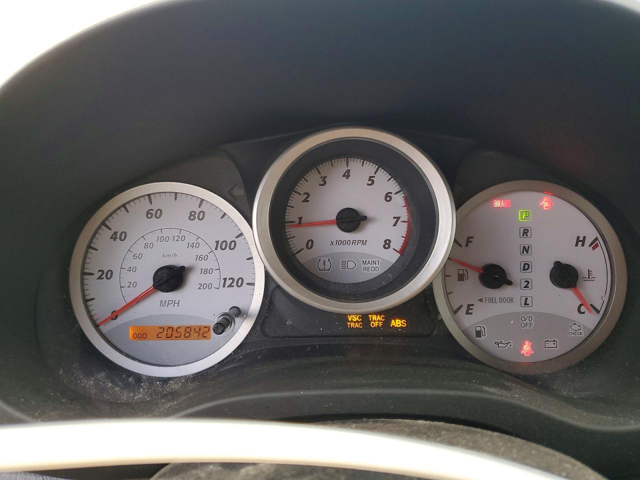 2004 TOYOTA RAV4 photo 9